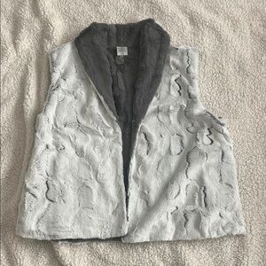 Women’s faux fur vest